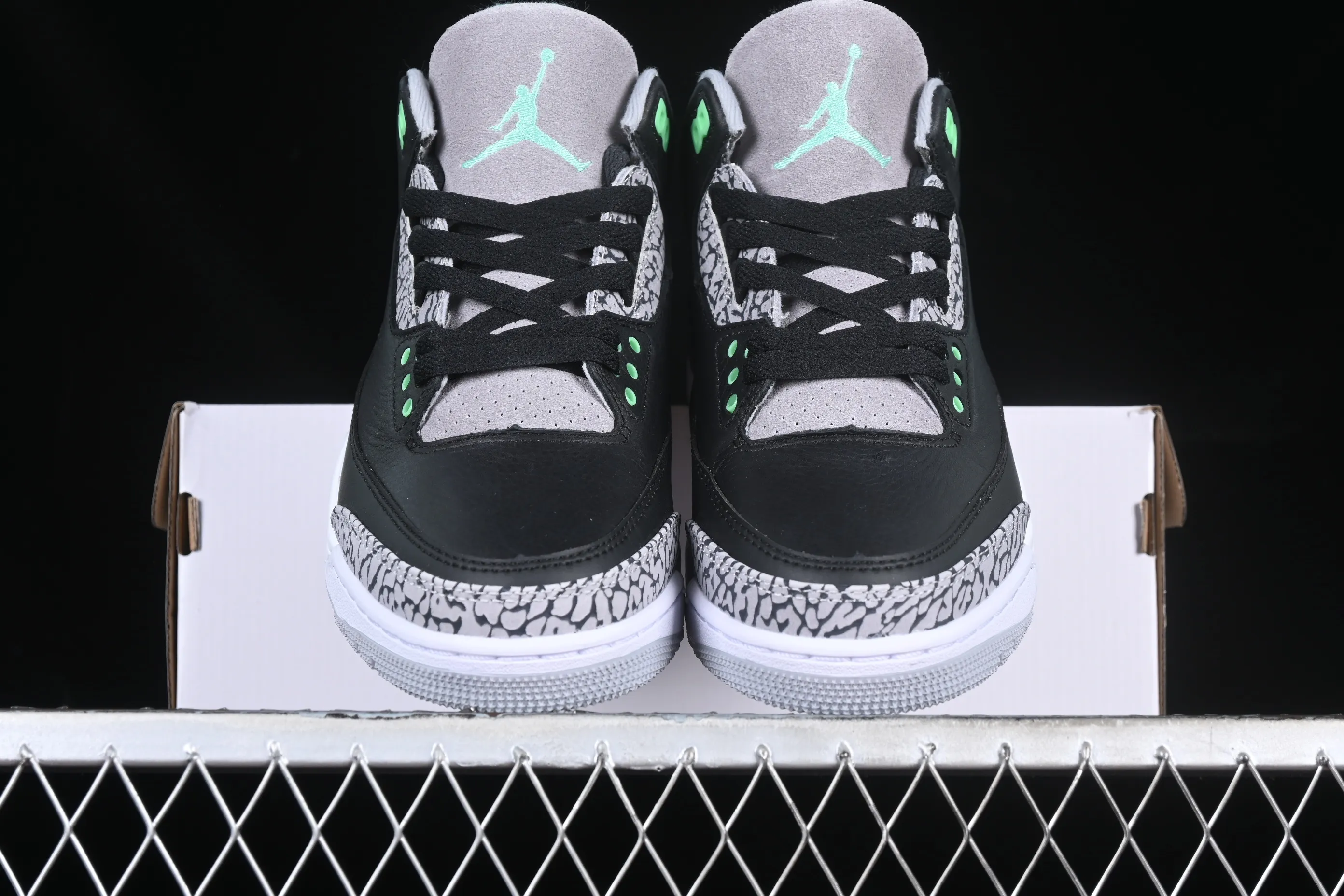 All categories Air Jordan Jordan series basketball shoes Air Jordan 3 Air Jordan 3 "Green Glow" AJ3 Joe 3 black and green full head layer CT8532-031
